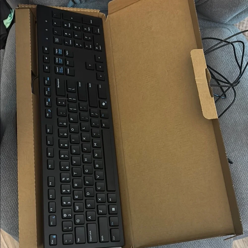 Dell ⌨️ keyboard Wired mouse NIB Smokefree